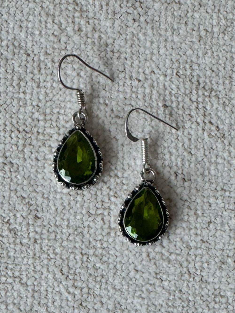 NWOT Sundance Live Oak Earrings, Peridot, Sterling Silver